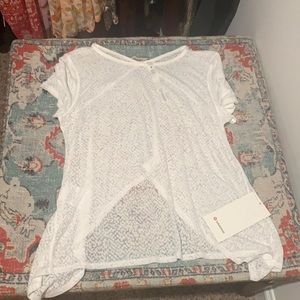 Lululemon loop around tee size 6